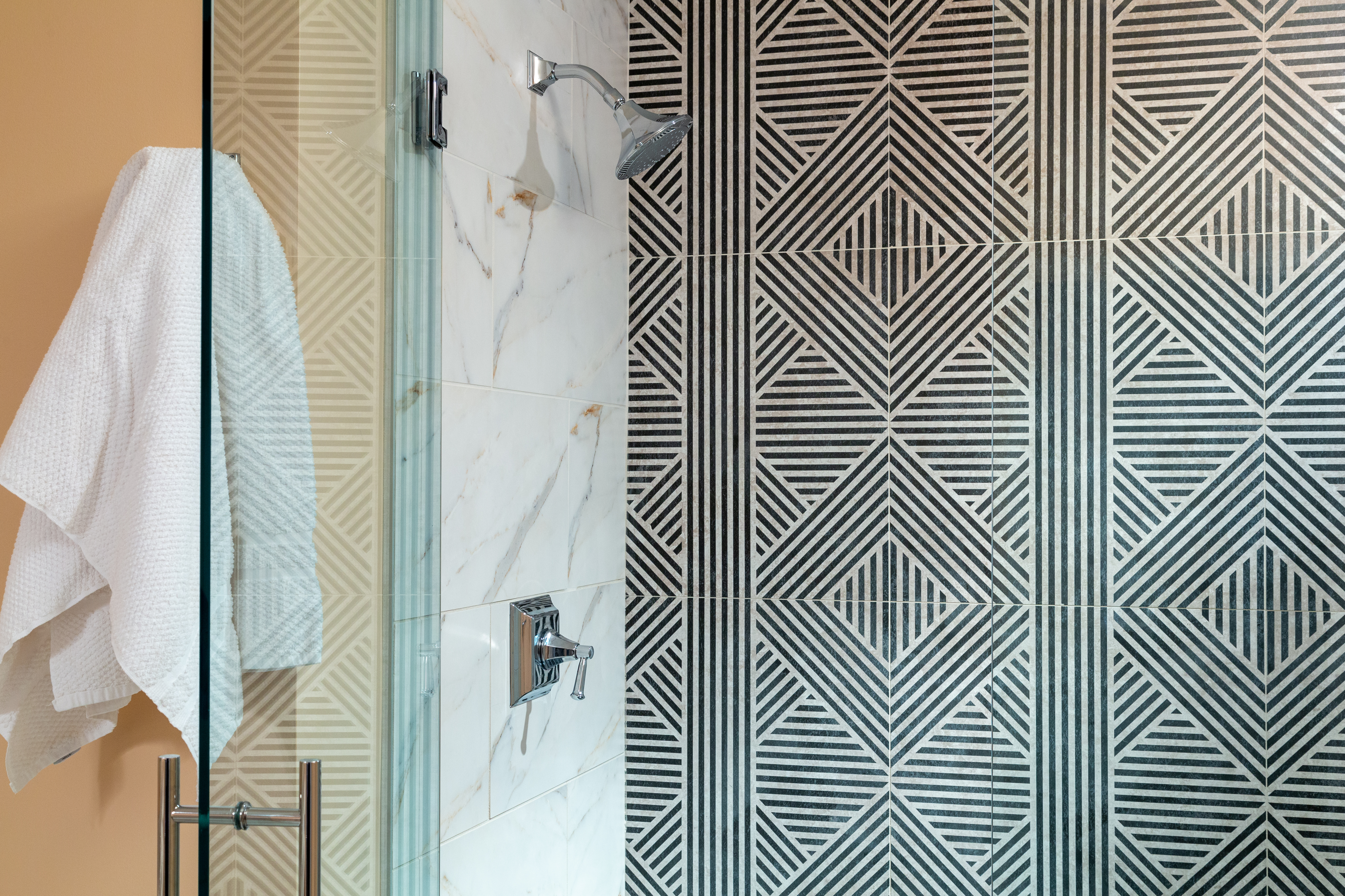 Shower Details - Roanoke Hotel Rooms