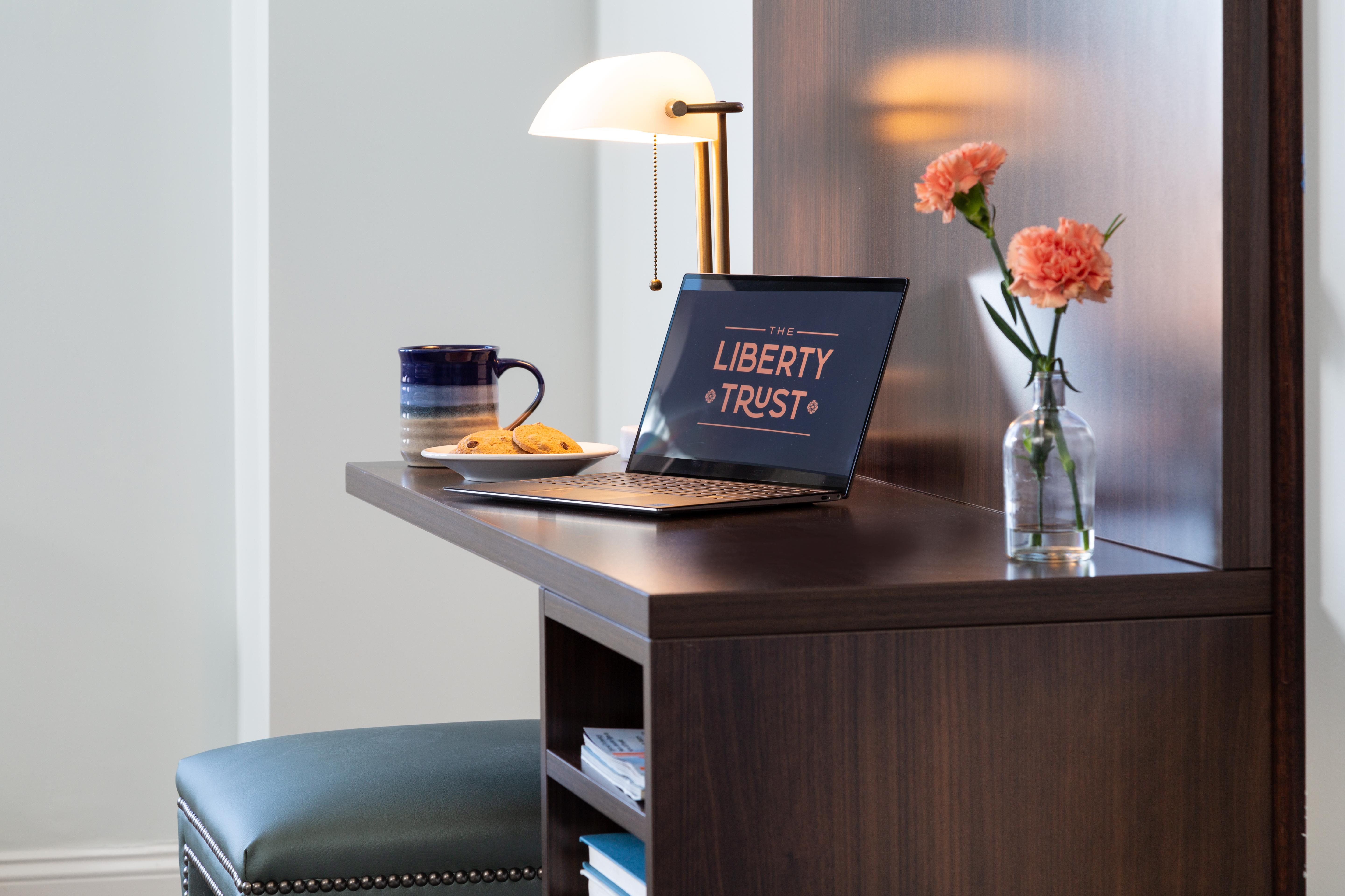 Desk Details - Roanoke Hotel Rooms