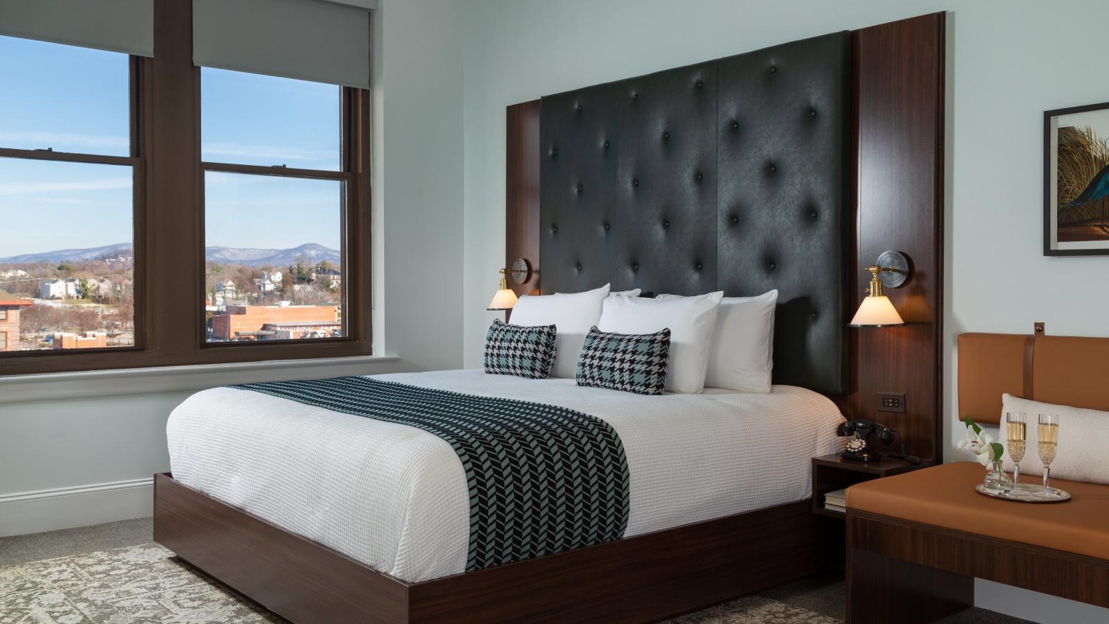 Deluxe King - Roanoke Hotel Rooms